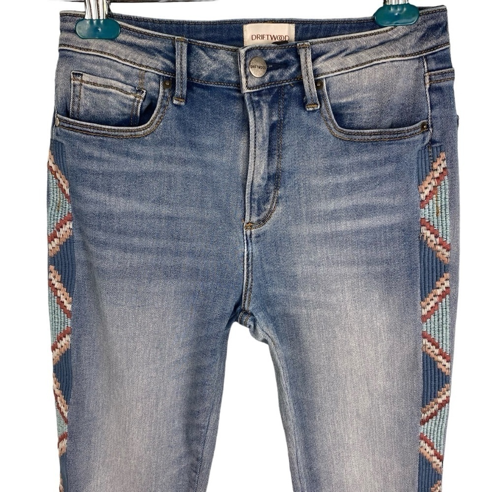 Driftwood Jackie High rise light denim with geometric side embroidery - Picture 4 of 6